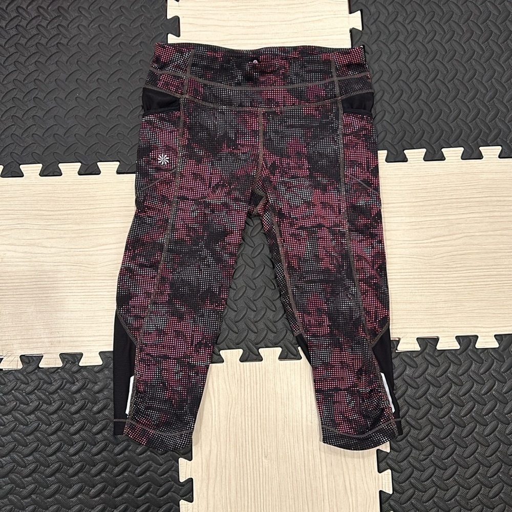 Athleta body cropped leggings with print size small